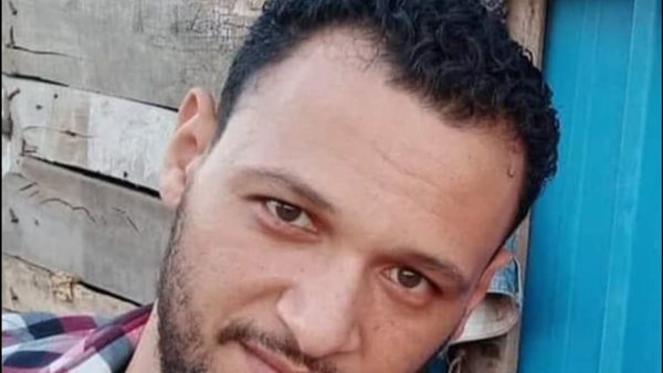 وفاة شاب أثناء أداء