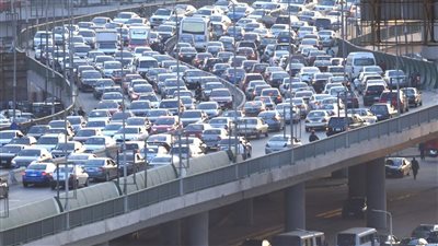 طقس حار يصل إلى 38 درجة.. وزحام مروري بشوارع القاهرة والجيزة | بث مباشر 