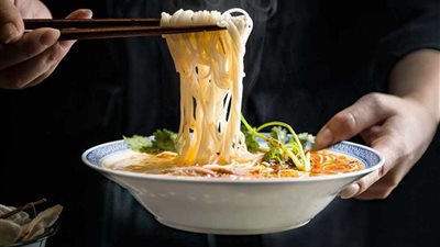 بعد سحب الإندومي من الأسواق.. أخصائي: يؤثر على القلب والكلى وأجسام الفتيات في فترة الدورة الشهرية