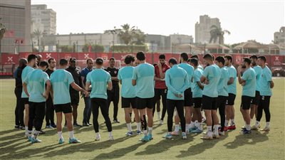 موسيماني وعبد الحفيظ يجتمعان بلاعبي الأهلي على هامش المران