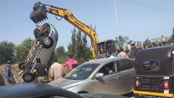 انتشال سيارة سقطت