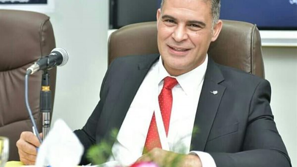 عميد كلية التجارة