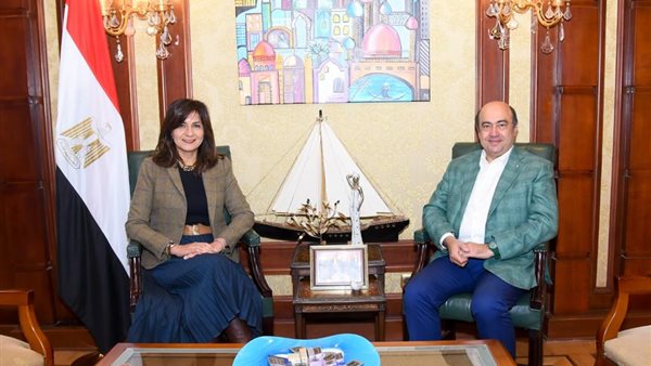 وزيرة الهجرة السفيرة