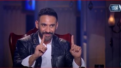 عمرو مصطفى: ليس لدي دخل حول أكونت إميليا كلارك المزيف