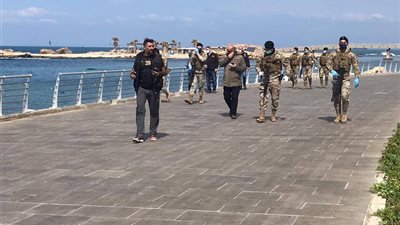 الجيش اللبناني يحبط تهريب 85 شخصًا عبر البحر بميناء طرابلس │ فيديو