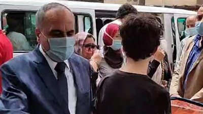 وصول عبد المحسن سلامة إلى جنازة صحفي الأهرام عماد الفقي