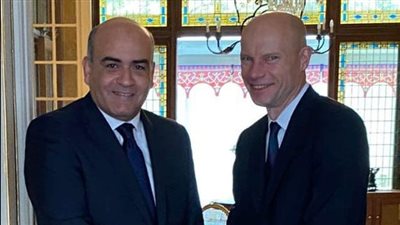 السفير المصري في هولندا يبحث التعاون الثنائي في مجال المياه والمشروعات المشتركة