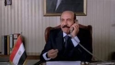 وصول جثمان الفنان عزت بدران مسجد الحصري لأداء صلاة الجنازة عليه| فيديو