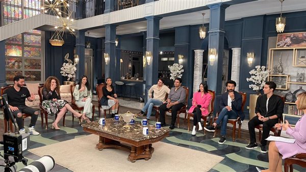 أبطال مسلسل راجعين