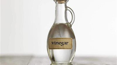 تنظيف آمن للأسطح.. استعمالات الخل في المطبخ والحمام