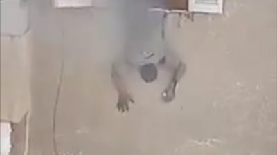 مختل عقليًا يقتحم منزل لسرقته بالإسماعيلية ويقفز من الدور الرابع |فيديو