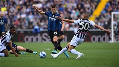 إنتر يفوز على أودينيزي في الدوري الإيطالي ويواصل الضغط على ميلان