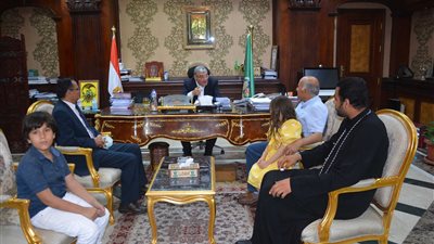 محافظ المنيا يستقبل وفد مطرانية الأقباط الأرثوذكس بالمنيا للتهنئة بعيد الفطر المبارك