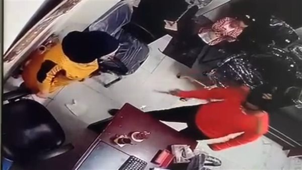 زوج يعتدي على طليقتة