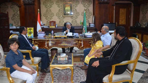 محافظ المنيا يستقبل