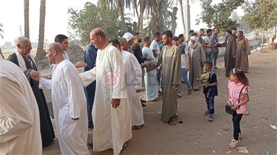 عادات الريف المصري.. قطار الفرحة ينطلق من قرية نجيب ببني سويف لتهنئة الأهالي بعيد الفطر|فيديو 