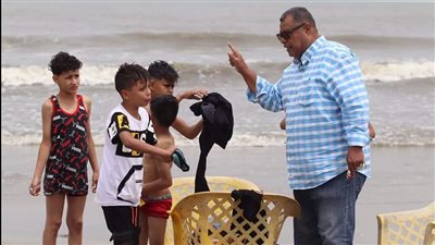 إنقاذ 7 أطفال من الغرق بشاطئ بورسعيد في أول أيام عيد الفطر | صور