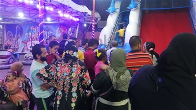 الكل فرحان رغم الأمطار.. إقبال وزحام على الملاهي بالغربية في أول أيام العيد 