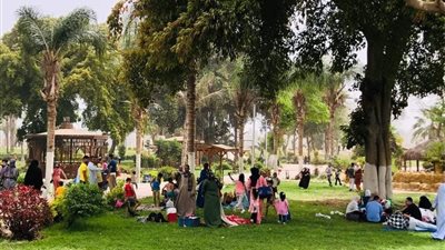 إقبال المواطنين على حدائق القناطر الخيرية بثاني أيام العيد | صور