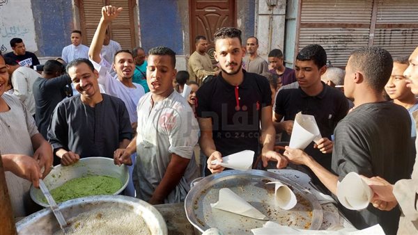 توزيع الفول والطعمية