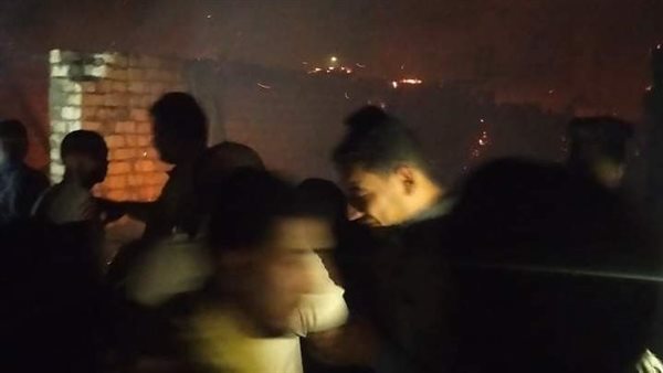 جانب من محاولات الأهالي