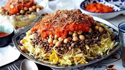 عقب القبض على البائع.. والد أحد مصابي التسمم بسبب الكشري بأسوان: الأكل غير آدمي | بث مباشر 