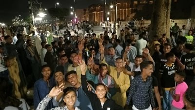 إقبال كبير على كورنيش الأقصر ليلا في ثاني أيام عيد الفطر المبارك | صور