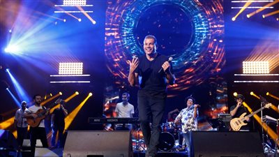 بحضور الآلاف من الجماهير.. عمرو دياب يتألق في حفل الاتحاد أرينا| صور