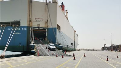  خلال العيد.. ميناء السخنة تستقبل سفينة رورو بحمولة 808 سيارات