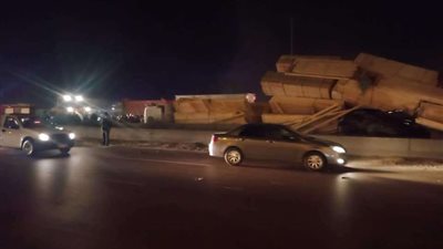 توقف حركة مرور طريق مصر إسكندرية الزراعي بسبب حادث تصادم سيارتين 