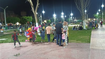 إقبال كبير من المواطنين على كورنيش النيل بالمنيا