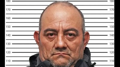 كولومبيا تسلم أمريكا 