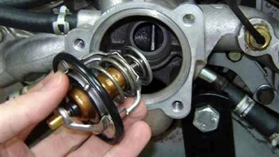 3 علامات تدل على تلف بلف الحرارة في السيارة