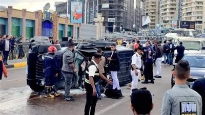 انقلاب سيارة على طريق الكورنيش في الإسكندرية.. وأنباء عن وفاة 3 كانوا بداخلها وإصابة الرابع