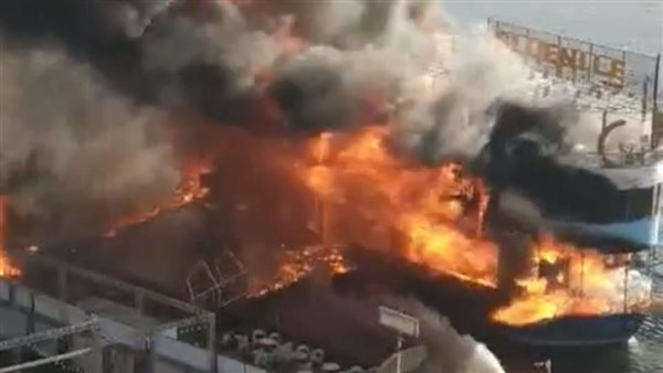 حريق بمركب سياحي