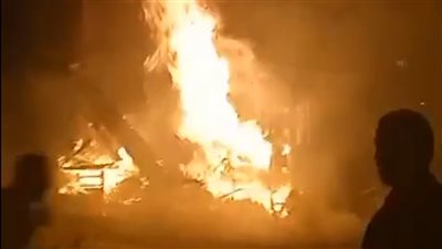 حريق هائل يلتهم محلا تجاريا ببورسعيد.. والدفع بسيارتي إطفاء لإنقاذ الأهالي | صور 