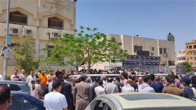 تشييع جنازة أب غرق خلال إنقاذ ابنته في إجازة عيد الفطر بمطروح | صور