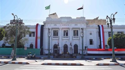 محافظ المنيا يعلن البدء في تطبيق المواعيد الصيفية لتشغيل المحال 