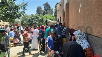 يزعمون تحقيقه الأمنيات.. زحام شديد للمواطنين حول مقام سيدي علي الجمام في المنيا | بث مباشر