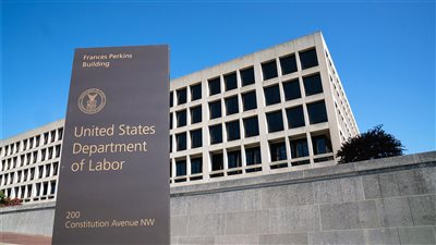 العمل الأمريكية: تسارع نمو الوظائف مع ثبات البطالة خلال أبريل الماضي