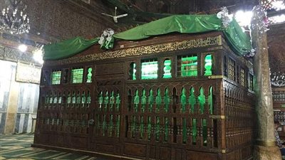 بعد قرار فتح الأضرحة.. الإفتاء تكشف حكم زيارة أضرحة آل البيت ومقامات الصالحين