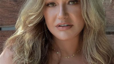  ليلى علوي تخطف الأنظار في إطلالة صيفية مميزة عبر إنستجرام| صورة