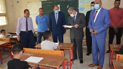 محافظ المنيا يتابع بدء امتحانات الفصل الدراسي الثاني للصف الرابع الابتدائي