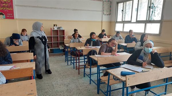 طلاب الصف السادس