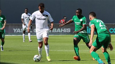 فاركو يدخل سباق التعاقد مع مهاجم الأهلي 