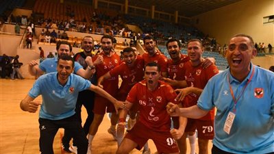 الأهلي يهزم الزمالك ويتوج بطلًا لكأس السوبر الإفريقي لكرة اليد