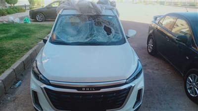 سيدة تتهم طليق شقيقتها وأشقاءه بالاعتداء عليها وأسرتها وتهشيم سيارتها في وادي النطرون | صور وفيديو