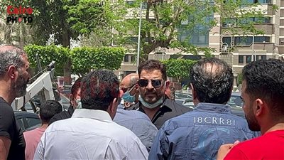 لم يحضر أحد.. نجوم الفن يغيبون عن جنازة والدة أشرف مصيلحي