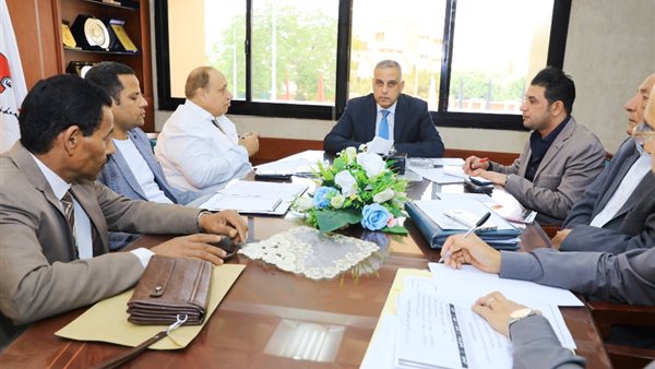 اجتماع محافظ سوهاج