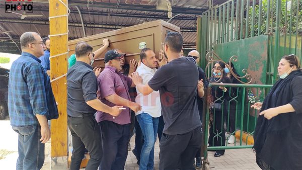 جثمان والدة الفنان